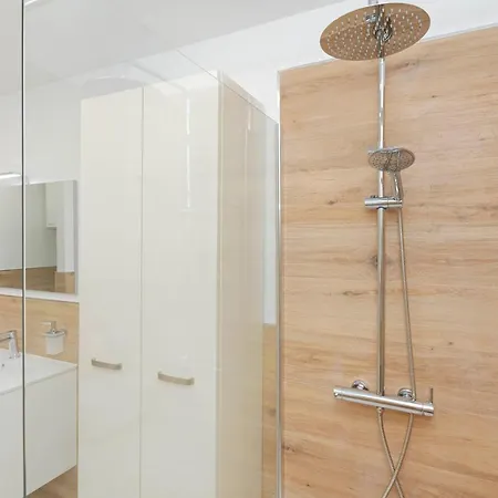 Sara En Playa San Juan