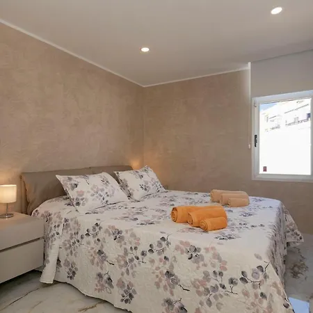 Sara En Playa San Juan * 吉亚德索拉