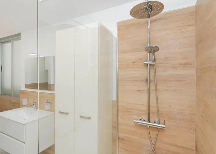 Sara En Playa San Juan