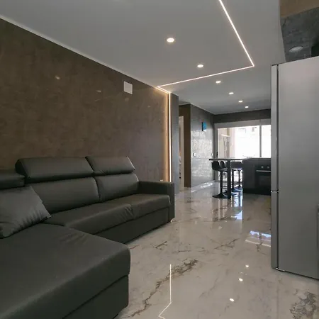 Sara En Playa San Juan