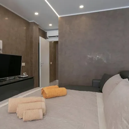 Sara En Playa San Juan ギア・デ・イソラ