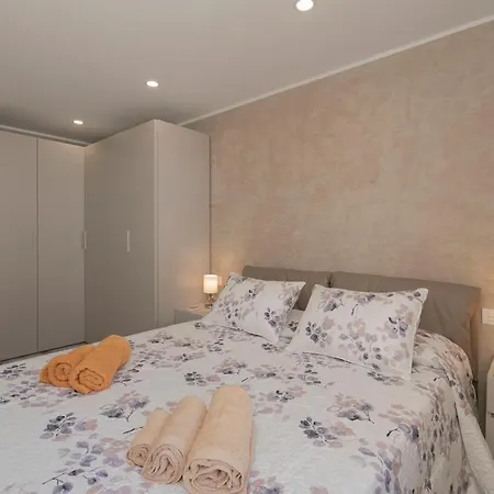 Sara En Playa San Juan * ギア・デ・イソラ