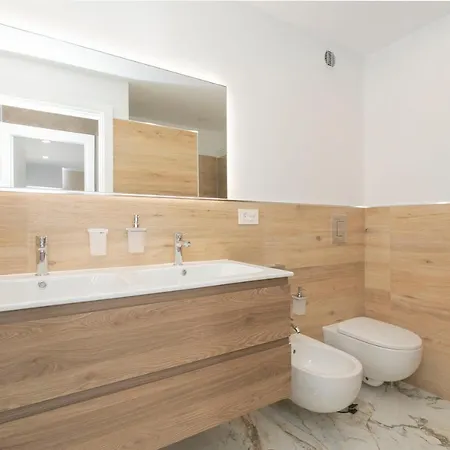 Sara En Playa San Juan