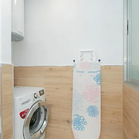 Sara En Playa San Juan アパート