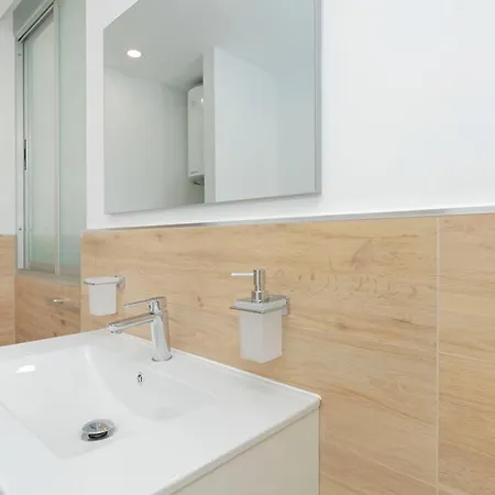 Sara En Playa San Juan アパート