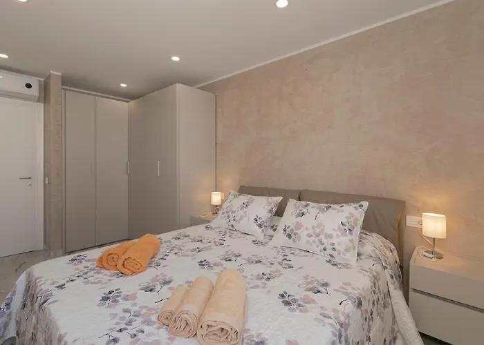 Sara En Playa San Juan * Guía de Isora